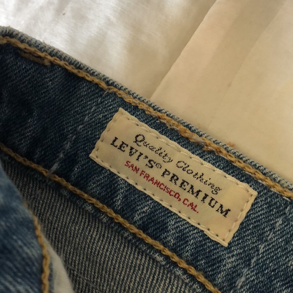 Levi’s Ribcage Shorts Distressed - Picture 8 of 8